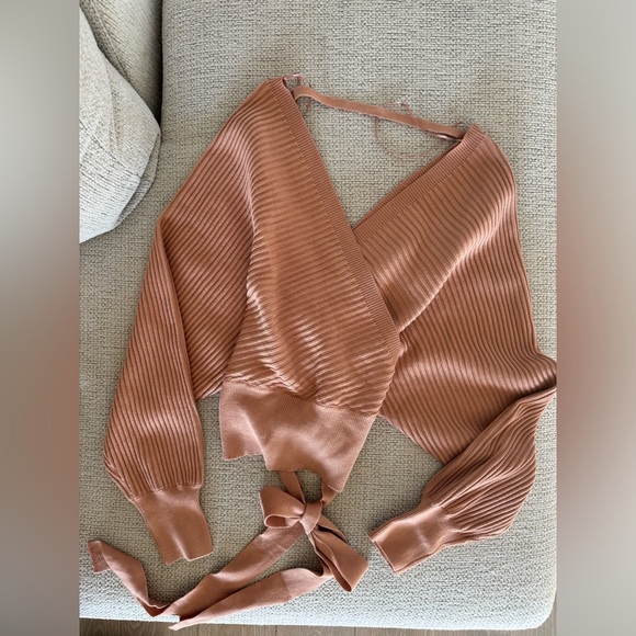 Off the shoulder tie around sweater Medium - Picture 2 of 5